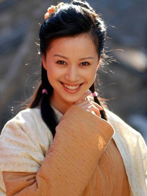 关之琳|“狠女人”倪虹洁：21岁被骂变性人，30岁开客栈，她比你想的精彩