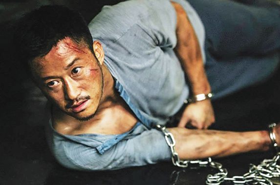 |吴京与王宝强参加户外活动，被冻的瑟瑟发抖，女演员们其实更惨