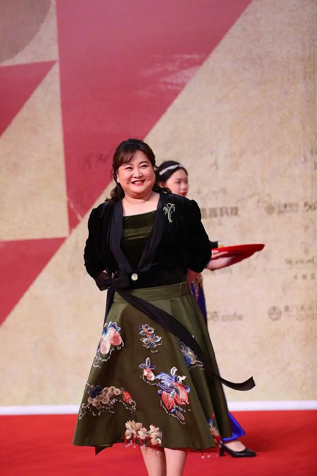 沈腾|有种“整容”叫王牌家族开播,关晓彤美得冒泡,沈腾胖得完全变样