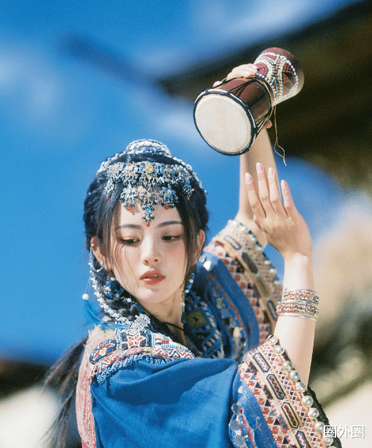 杨超越|父亲过60岁生日，杨超越回老家吃席，像极了面对亲戚时的我本人