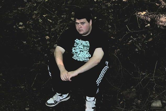 健身 美国330斤男子被警告,活不过30岁,每天1万步后练出六块腹肌