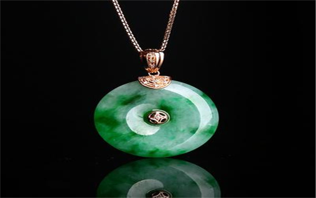 翡翠|翡翠加工的详细步骤，翡翠制作成饰品讲究有多复杂？