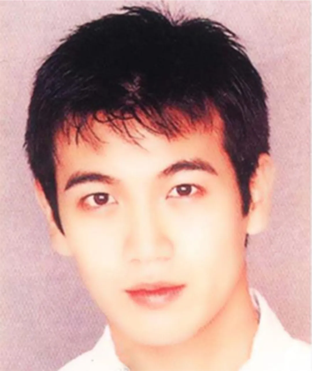 张智尧|被称“香港最美男神”，隐藏富豪身份在娱乐圈打工23年：拍戏就是为了玩