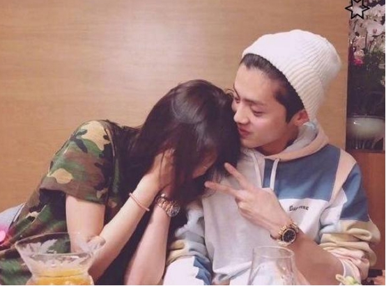 关晓彤|鹿晗现身《王牌6》?同框后关晓彤“绅士手”引热议,画面太真实