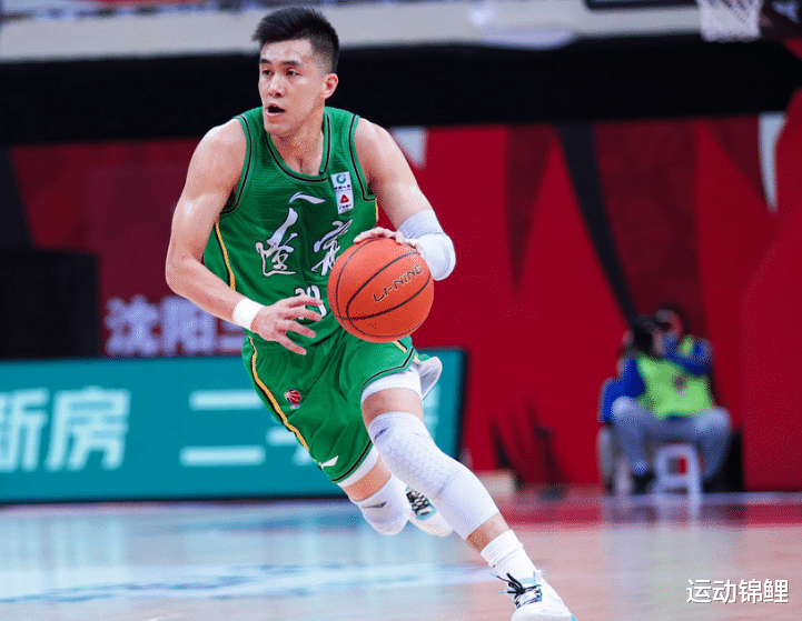 辽宁男篮|12中7！17中11！辽宁豪夺10连胜的背后，这2名球员表现令人眼前一亮