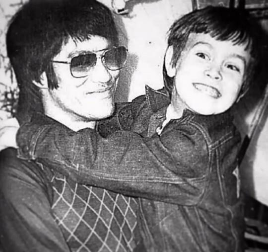 MARRY 鲍德温射死摄影师调查进展，李小龙女儿发声，李国豪曾死于道具枪