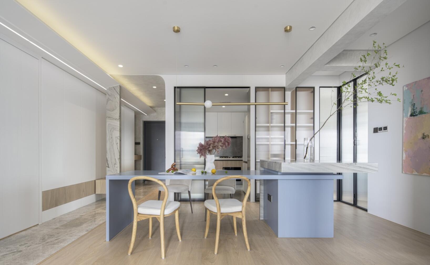 新房没有玄关隔断,她直接设计个“雕塑”,一进门就尽显艺术气息