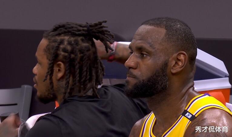 湖人隊(duì)|扎心了！詹姆斯放棄回防，任由太陽5打4扣籃得分，沃格爾無奈換人