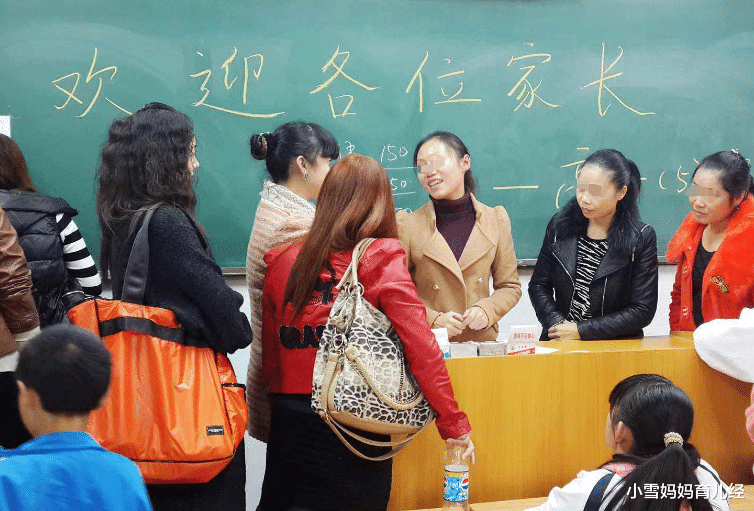 小雪妈妈育儿经|爸爸穿“工作装”开家长会，被其他家长议论：不怕给孩子丢脸！