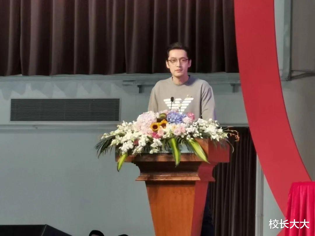 胡歌|胡歌上戏发言太谦虚了：我是偶像出道，用了十几年证明我是演员