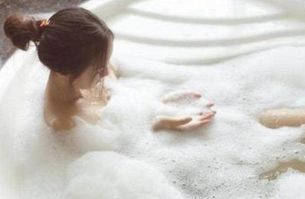 运动|不管男女，洗澡时尽量别做这4件事！