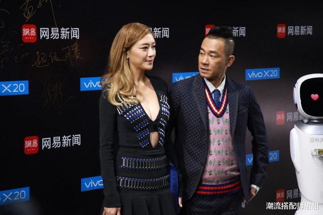 应采儿|应采儿不仅脾气好，身材也很好，穿V领镂空裙很性感，比例不错