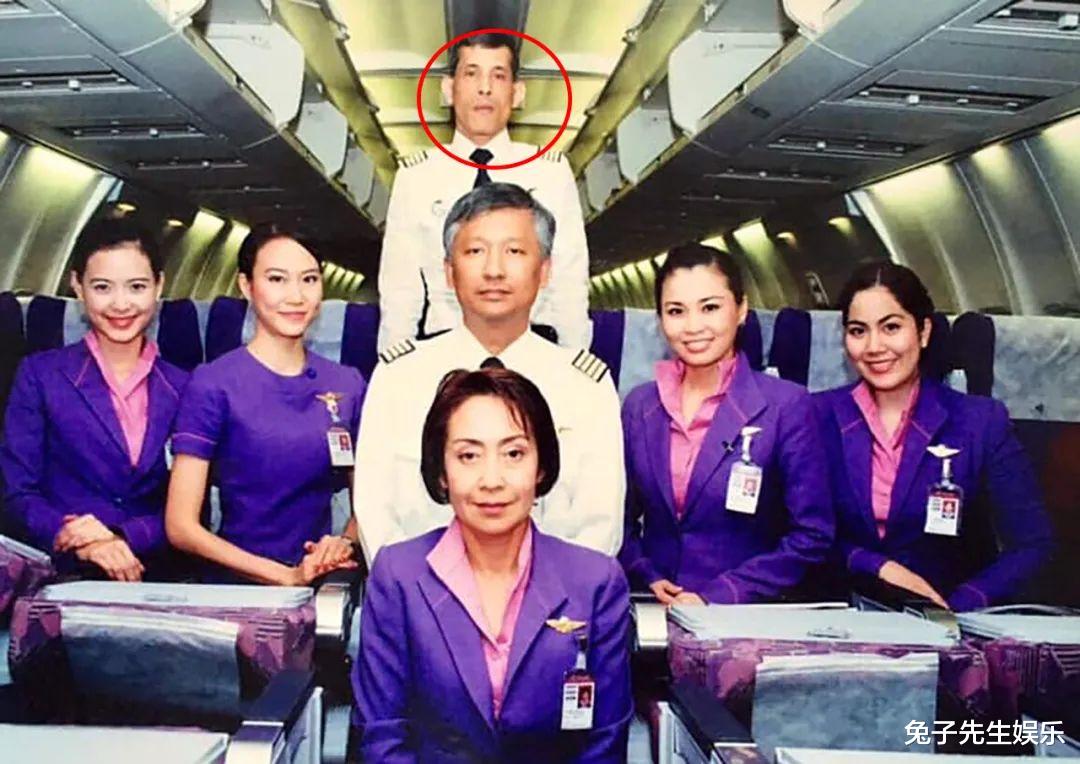 蘇提達14年前人美音甜，靠一張海報廣告，在頭等艙迷住瞭泰王-圖7