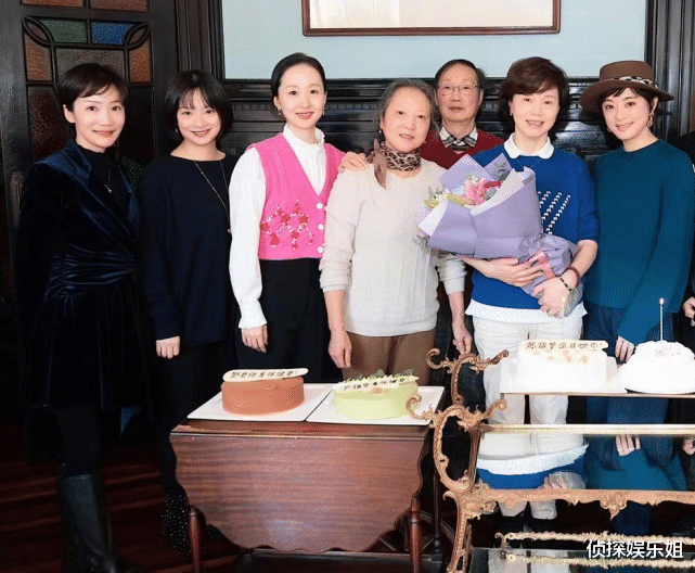 孙俪|孙俪为舞蹈老师庆生，儿时的小伙伴气质优雅颜值高，全是大美人