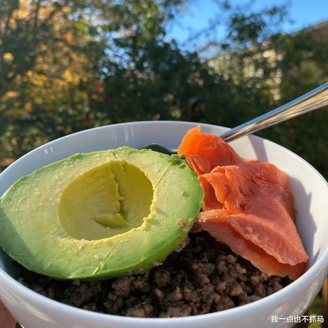 小姐姐|186斤胖妹被霸凌，2年怒减64斤成最美校花，网友：这脸谁顶得住啊