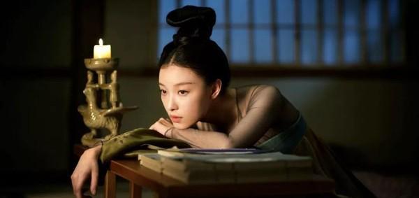 倪妮|难怪合影要远离倪妮,本以为太夸张,看照片才明白什么叫“尤物”