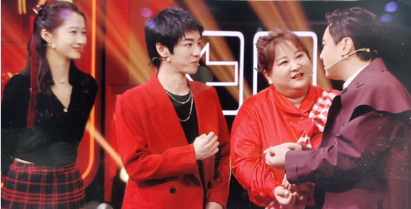 华晨宇|《王牌》新一期路透：关晓彤与华晨宇避嫌明显，称呼站位已更改