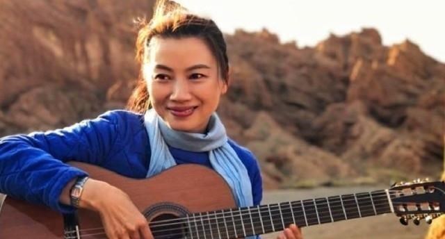 心悦雅萌|美女教授杨雨：我和李清照相似，好酒好赌，而且还好色