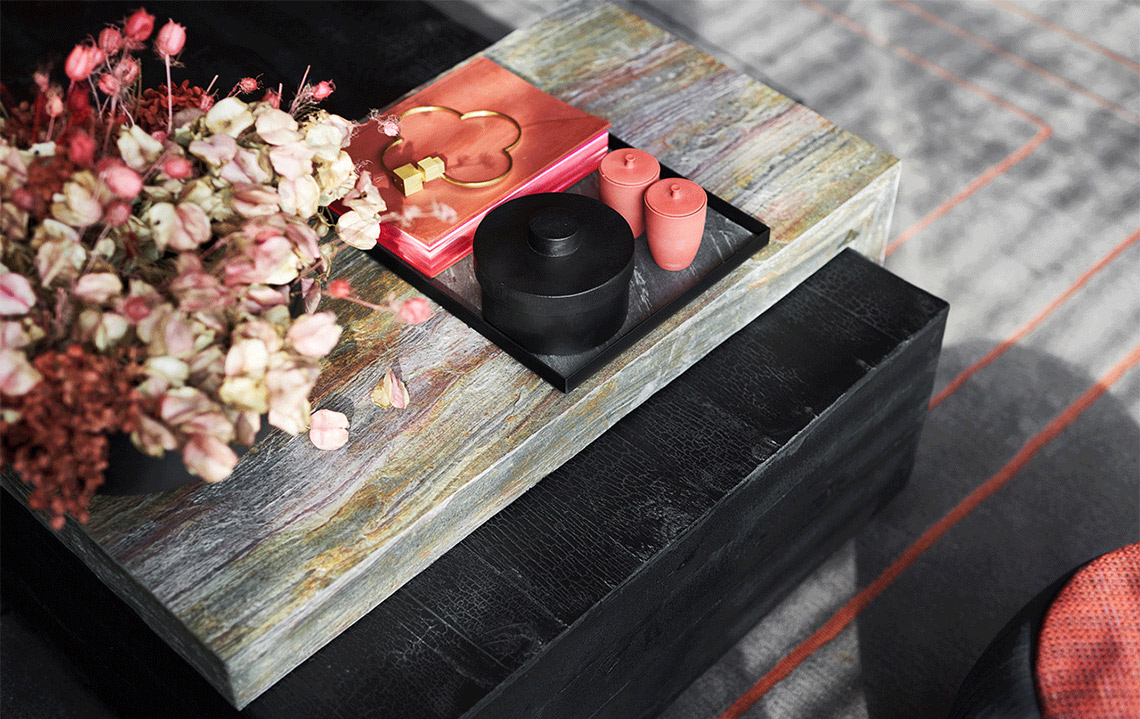 小美涵Emily|浓丽而风雅的枫红、粗粝质感的灰调,演绎当代超逸与东方情怀