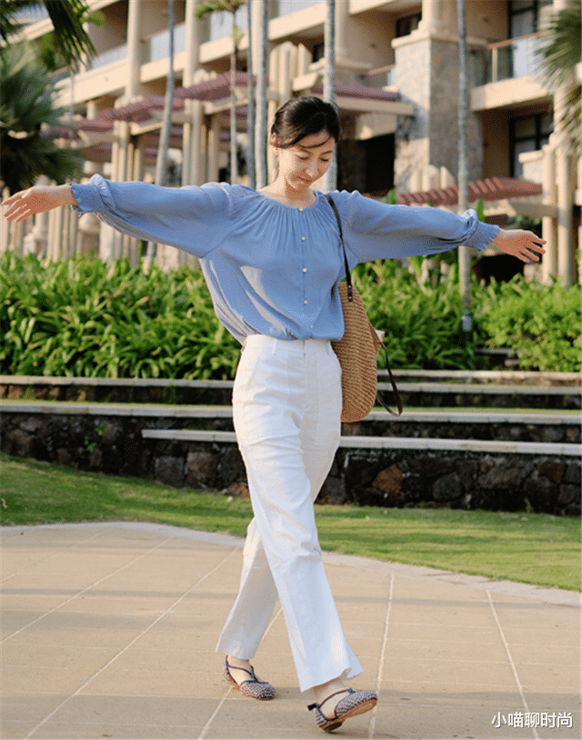 小喵聊时尚|这可能是我见过最体面的40岁女人：不扮嫩不显老，美得优雅又知性