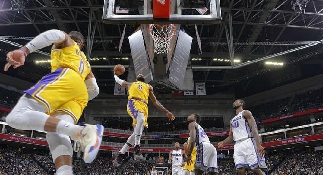 小陈有说 季前赛全败,寄予厚望的人全拉胯,詹姆斯反而说看到了化学反应?