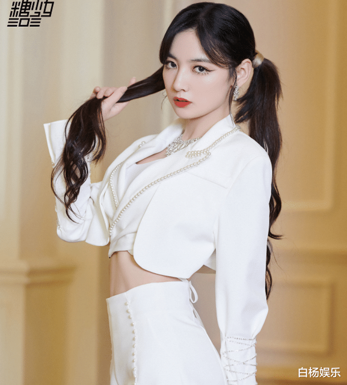 发型|硬糖少女双马尾大片出炉，又甜又辣Slay全场，但陈卓璇大脸藏不住了