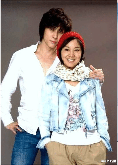 闫妮|闫妮的霸气情史，离婚17年交往三任小男友，仍与前夫如亲人一般