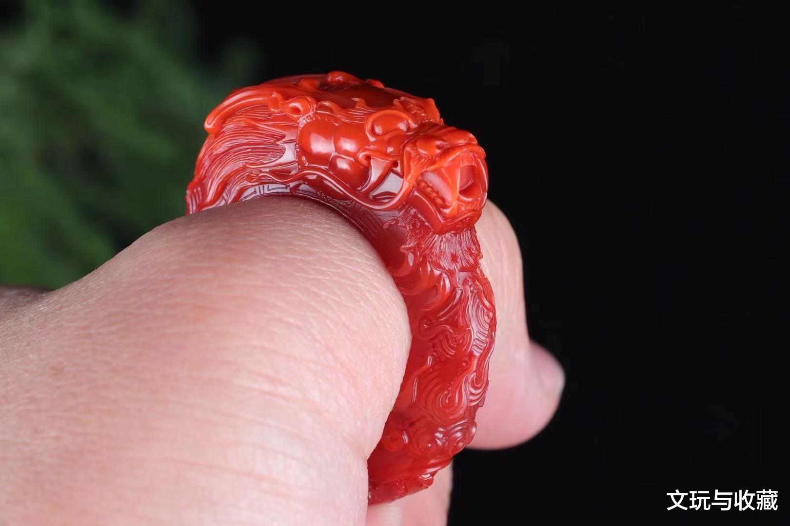 雕刻|雕刻一个南红的扳指有点霸气，一般人真的降不住