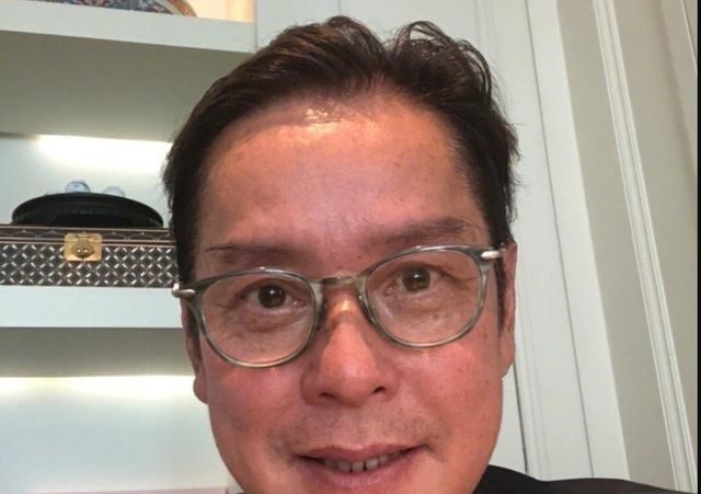 摇滚乐队|作为谭咏麟好友，曾志伟被问及他约粉睡觉一事，他的反应暴露修养