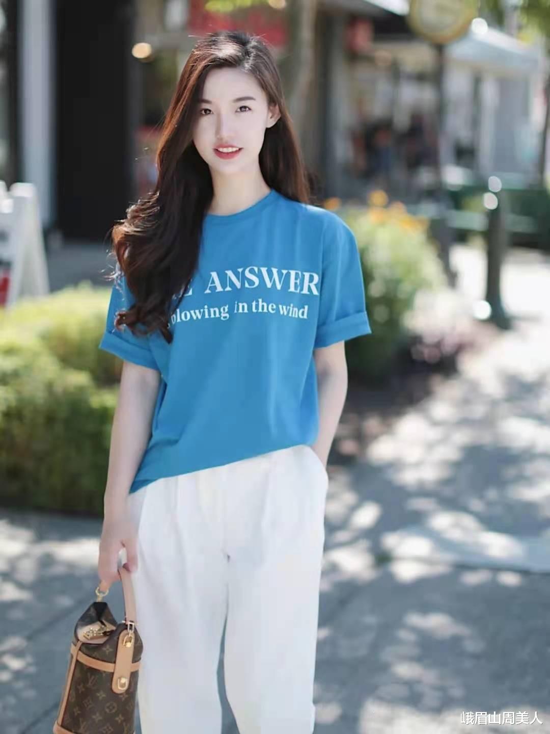 峨眉山周美人|夏天穿T恤，别只买黑白灰，试试这3种高级色，显白还减龄