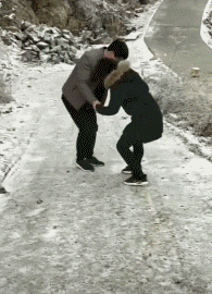 萌萌萌说|“爷爷床底找到的，值钱吗？”哈哈哈哈，祖上以前还是大户人家？