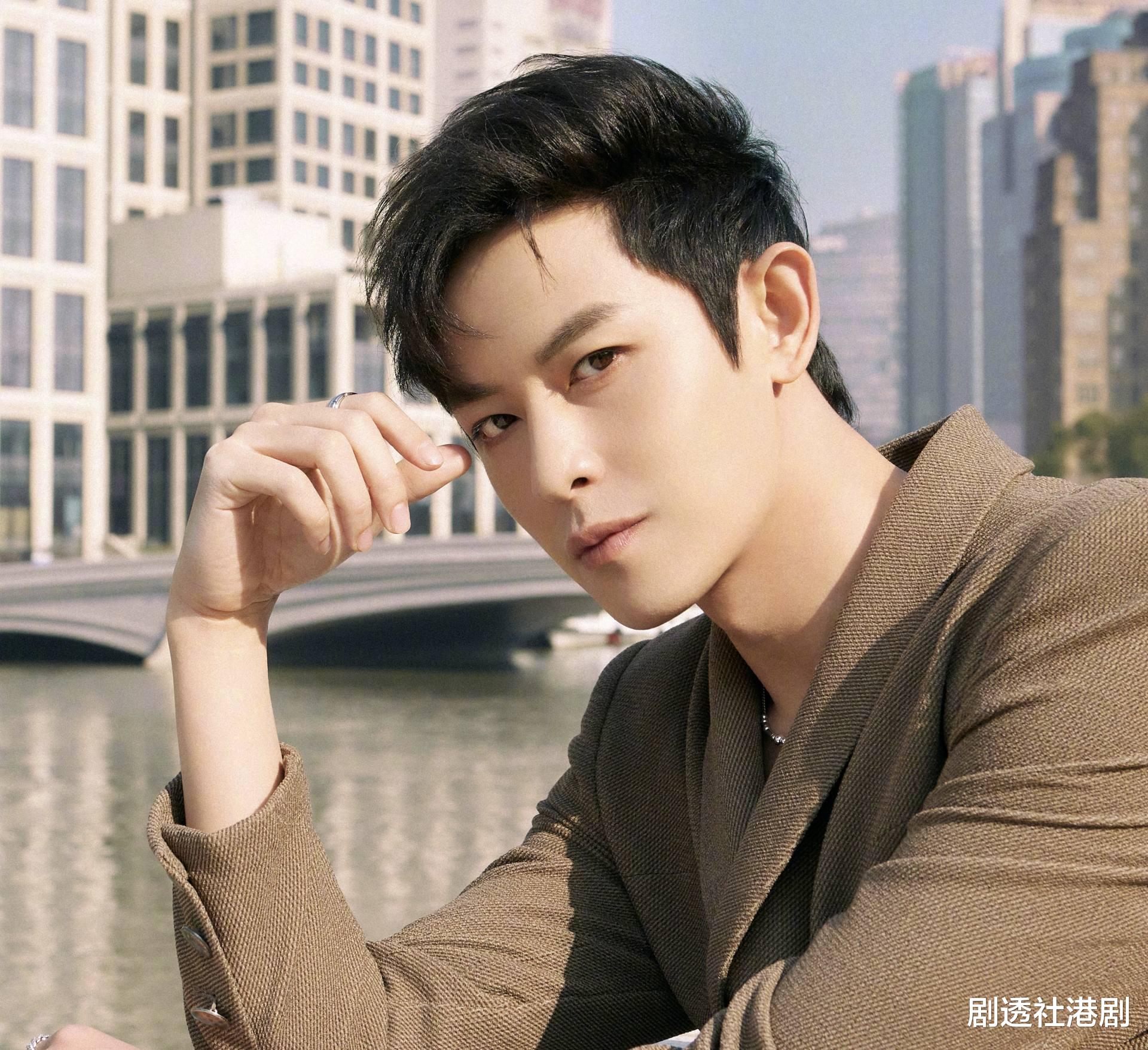 台湾|恭喜！台湾著名偶像团体男星求婚成功，小4岁未婚妻是公司CEO