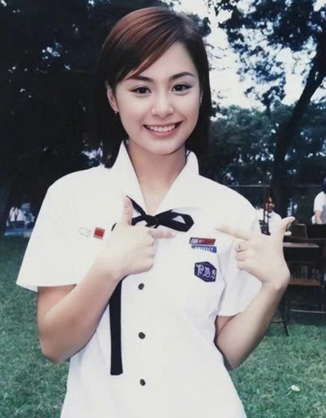 阿娇|阿娇离婚后胖出新高度，脖子几乎不见了，比同框的宁静大了一个码