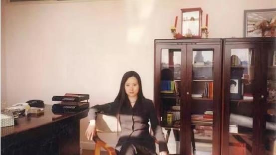 佟丽娅|陈晓旭：她活成了林黛玉，也成了“葬花人”，41岁因患乳腺癌去世