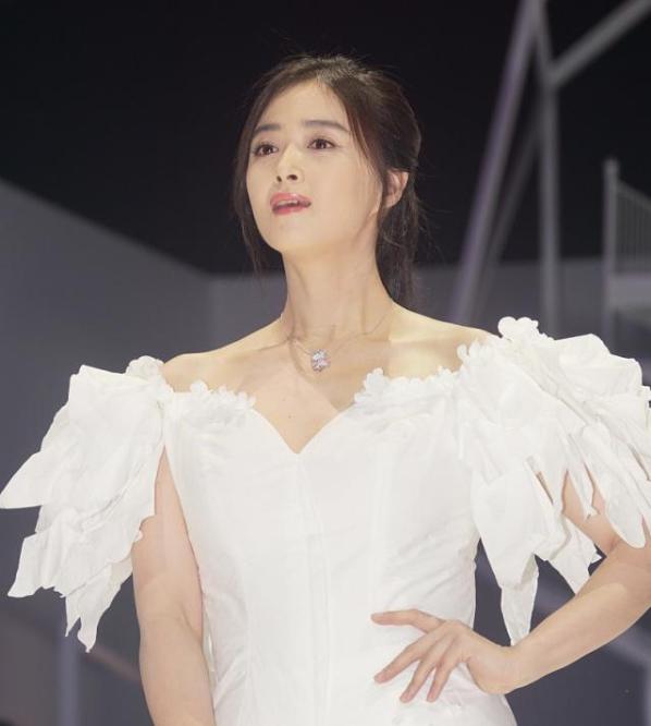 蒋欣|37岁蒋欣瘦身成功,保持体重不过百,只要付出也许就有回报