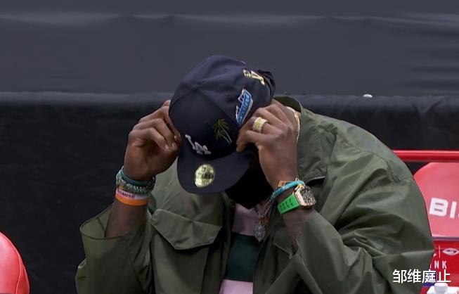 湖人隊(duì)|罕見的三分雨！湖人徹底打瘋了！詹姆斯沖進(jìn)場內(nèi)為隊(duì)友討說法