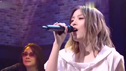 张国荣|詹雯婷，靠实力的颜值歌手，曾经唱哭了多少人