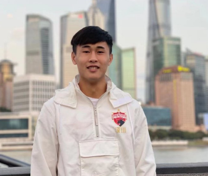 国足|李霄鹏的好消息！23岁准国脚落户深圳，只差一步就能为国足出场