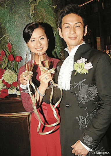 迟重瑞|娶富婆的男星现状：有人丁克25年，有人结婚31年不敢喊老婆