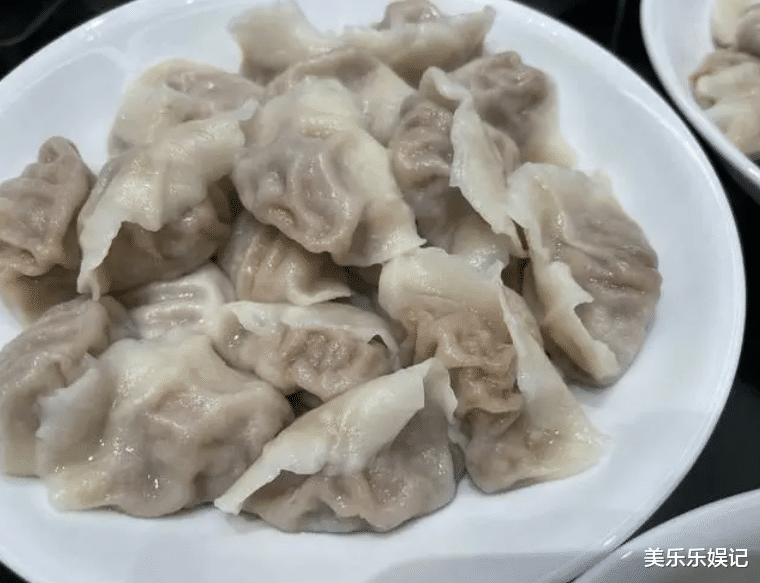 岳云鹏|岳云鹏又晒晚餐了，引来6万多人点赞，网友的一句话遭河南人反驳