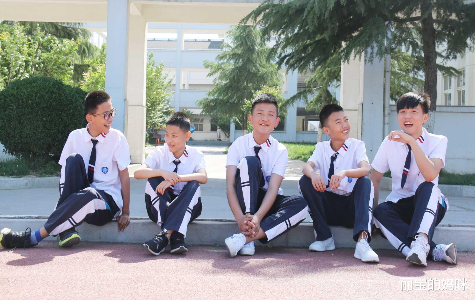 丽宝的妈咪|民办学校“遇冷”或将全部关停？官方正式给出回应，家长乐开了花