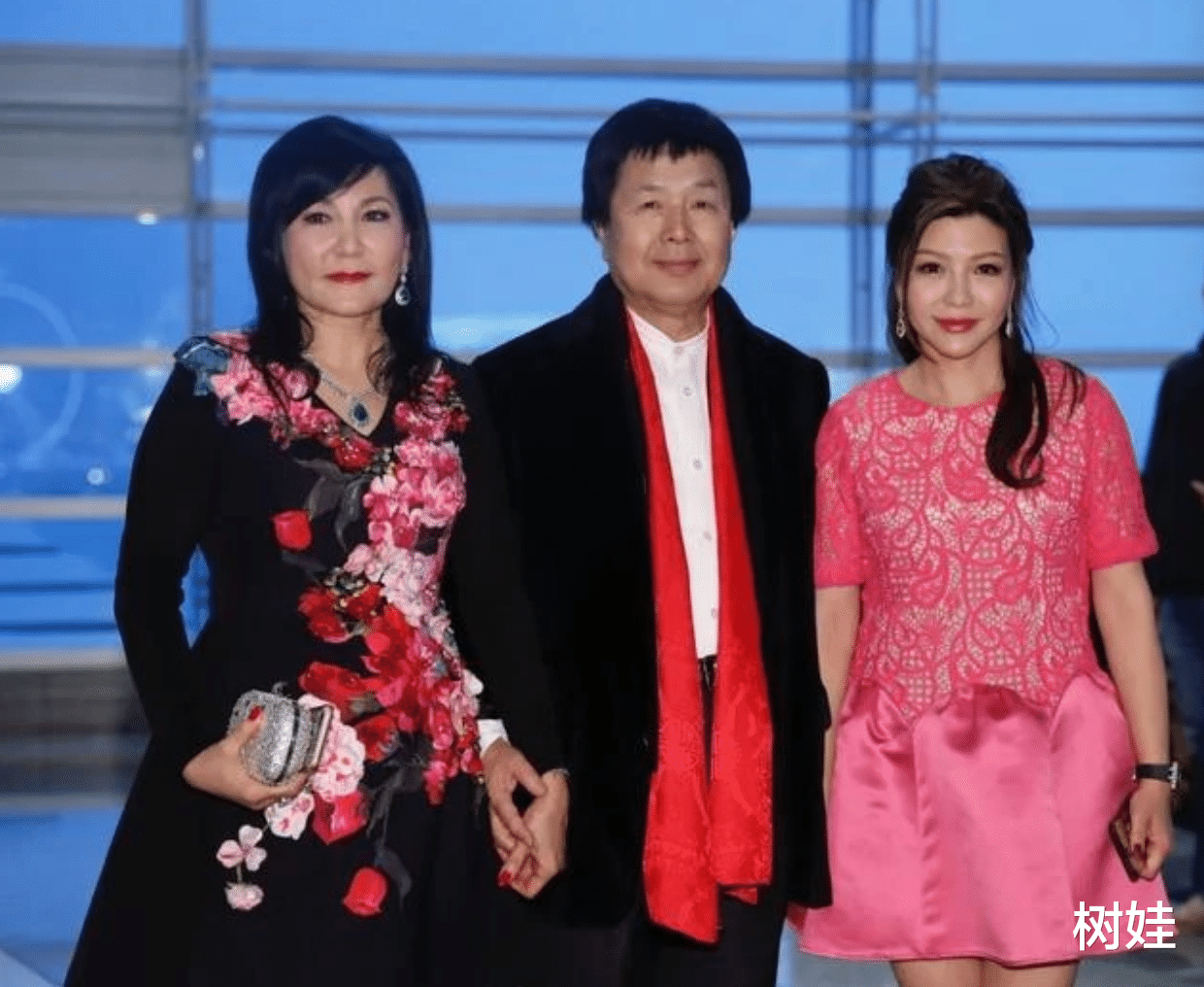 陈妙瑛|49岁陈妙瑛出席港姐聚会，休闲打扮仍难掩霸气，已转型经商仍未婚