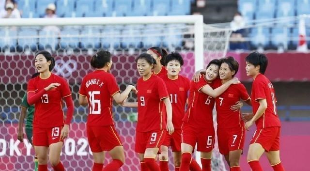 清浅微笑的我|中国女足连夜开会调整！贾秀全重点批评两人，生死战启用29岁老将