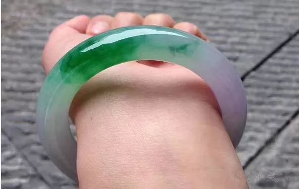 翡翠|翡翠有这些“瑕疵”后，身价立马翻百倍！