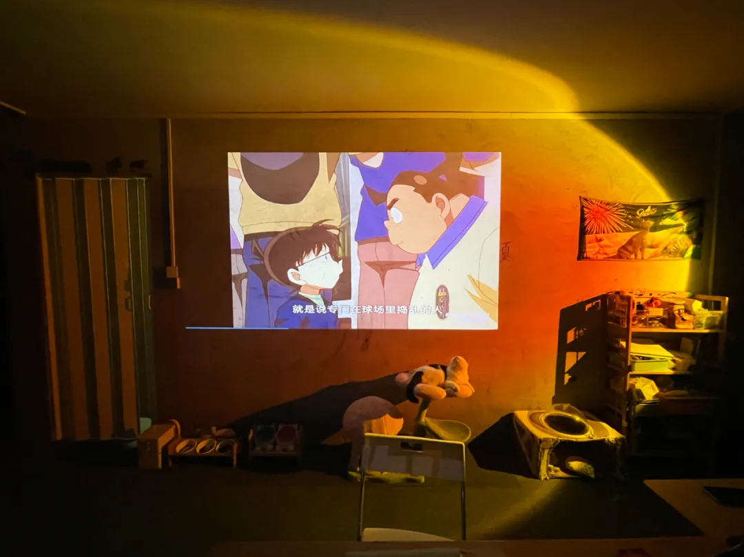 没钱装修，90后情侣直接入住170平毛坯房，生活却被无数人羡慕