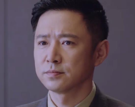 靳东|《突围》四大男神，靳东一身正气，陈晓痞帅十足，而他俩都是反派