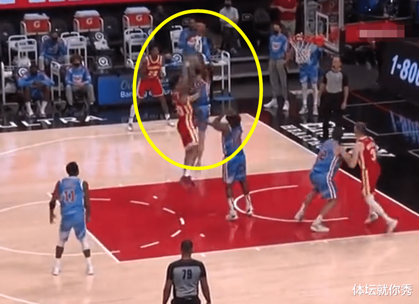 詹姆斯·哈登|默契！仅剩4秒还要强打，2米06壮汉硬吃哈登，3秒后KD看不下去了
