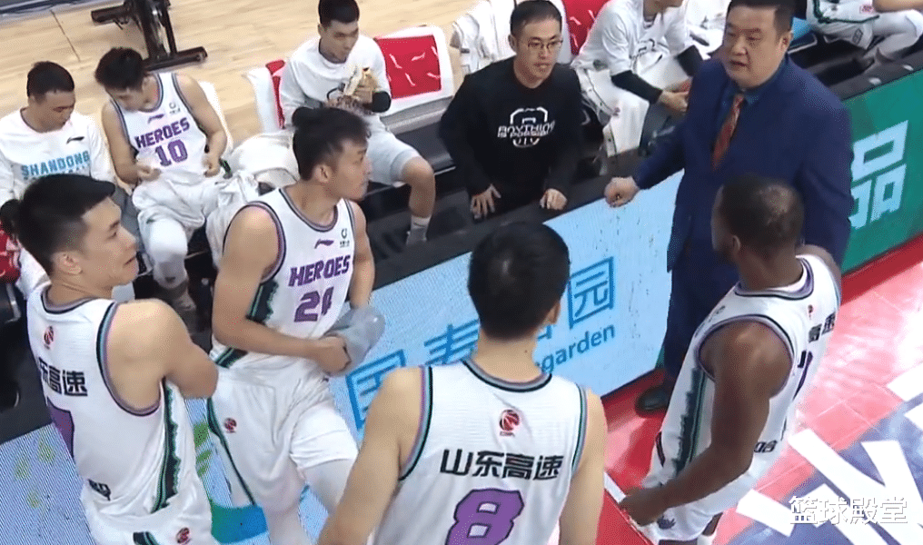 |山東虐上海！雙外暴走，聯(lián)防制勝，3對位完克上海主力，2后衛(wèi)辣眼