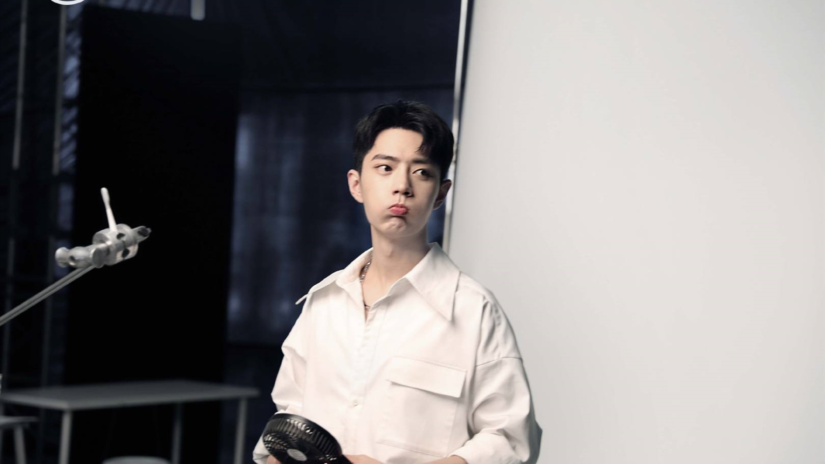 肖战|一夜狂刷200贴，让配角借肖战热度提前拥有姓名，这血吸得好高级