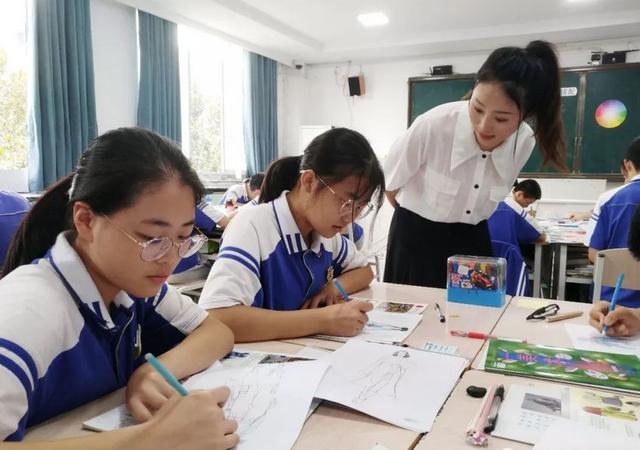 教师|中小学生家长从事这些工作，孩子在学校更受老师欢迎，原因很现实